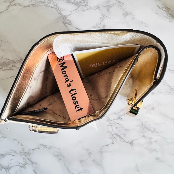 Michael Kors Wallet - Picture 7 of 8